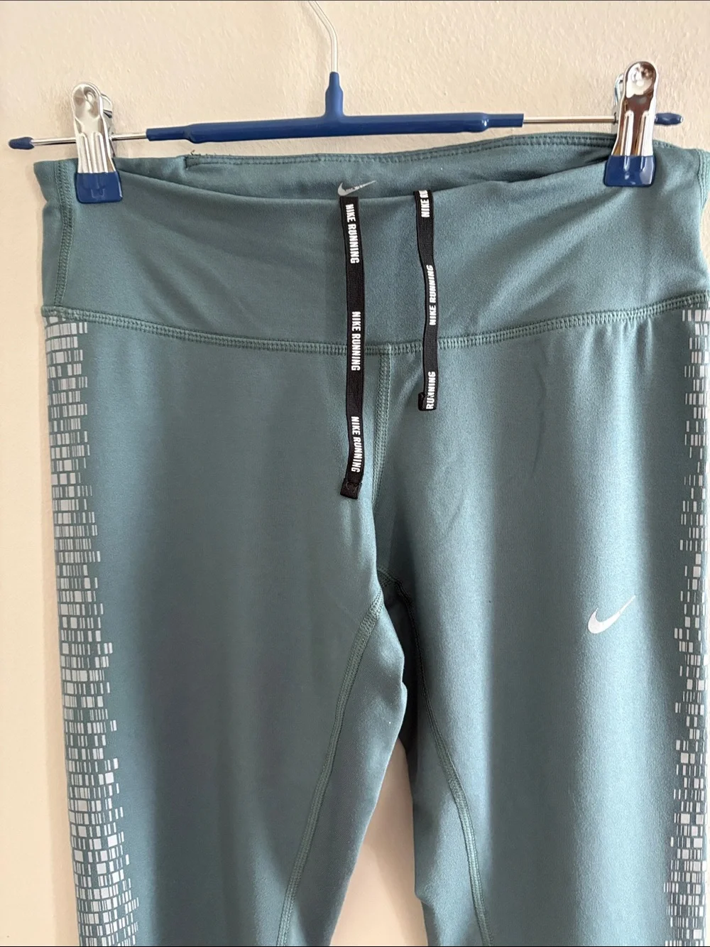 Nike Dri-Fit Teal-Green Athletic Leggings with Reflective Side Panels